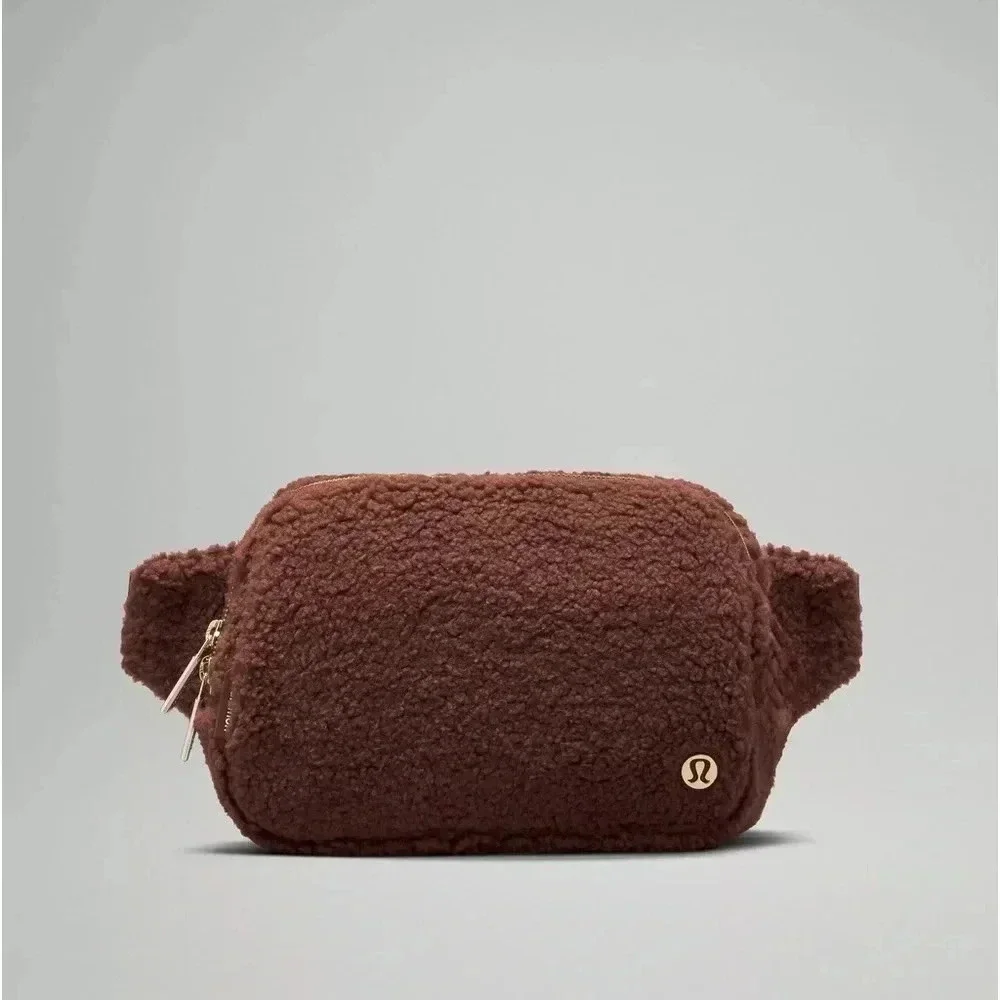 NWT LULULEMON BROWN 2L EVERYWHERE BELT BAG FUZZY. No longer available in stores - Picture 2 of 5